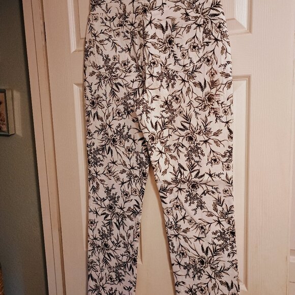 Gloria Vanderbilt Amanda Denim Pants, Sz 10, Hi Rise, White & Black Floral New - Picture 3 of 4